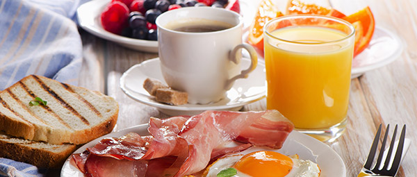 Uusi tutkimus: Auttaako aamiaisen syöminen pudottamaan painoa? 